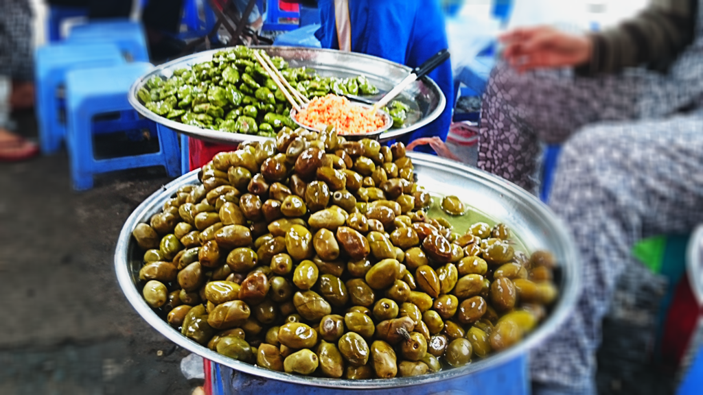 Chợ Châu Đốc : Lạc vào thiên đường chợ ăn vặt ngon "lạc lối"